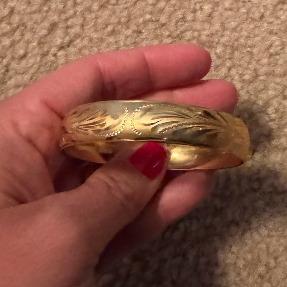 Little girls gold bracelet 👑